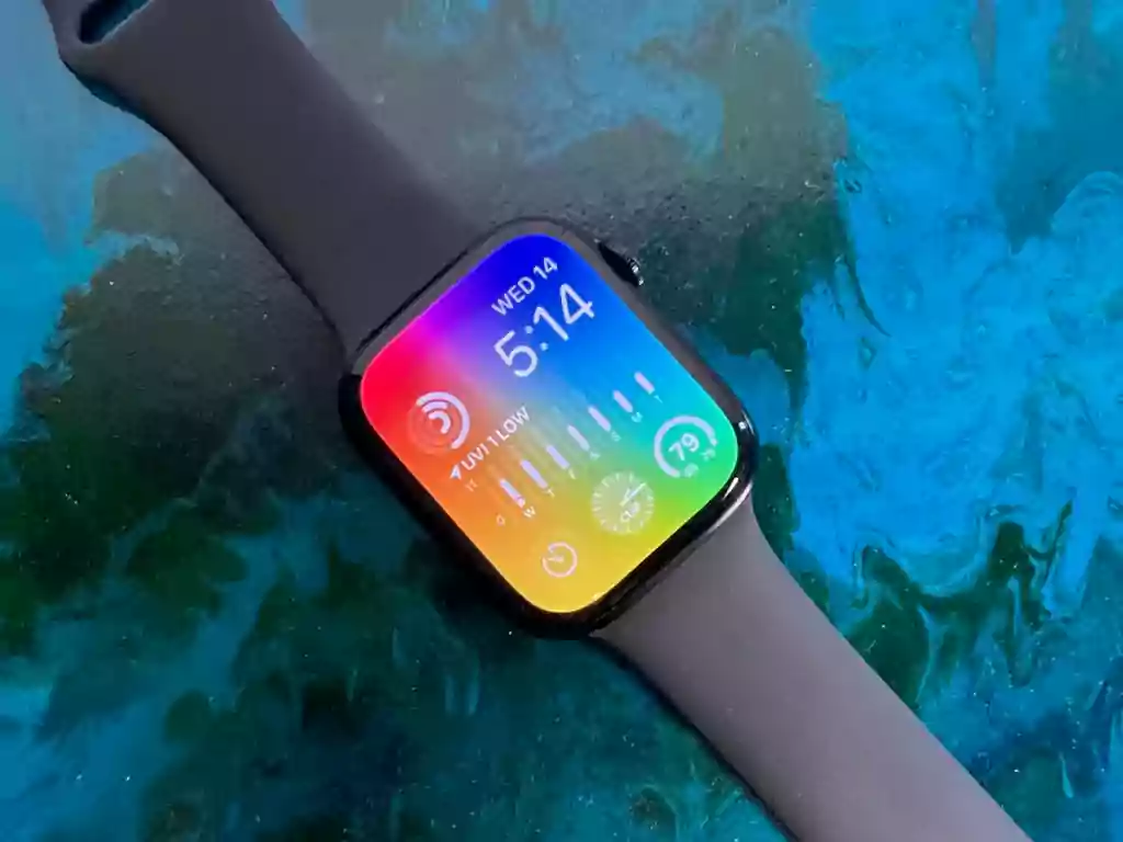 ساعت اپل واچ با صفحه رنگین کمانی