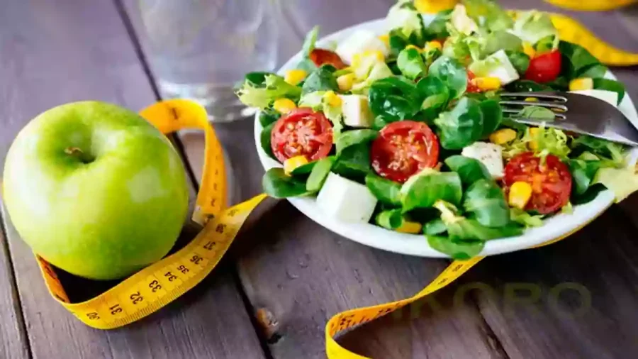 بشقابی پر از سبزیجات و میوه یک عدد سیب و متر