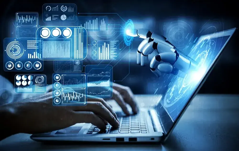 دست یک ربات درحال خروج از لپ تاپ و ارتباط گرفتن با هوش بشر