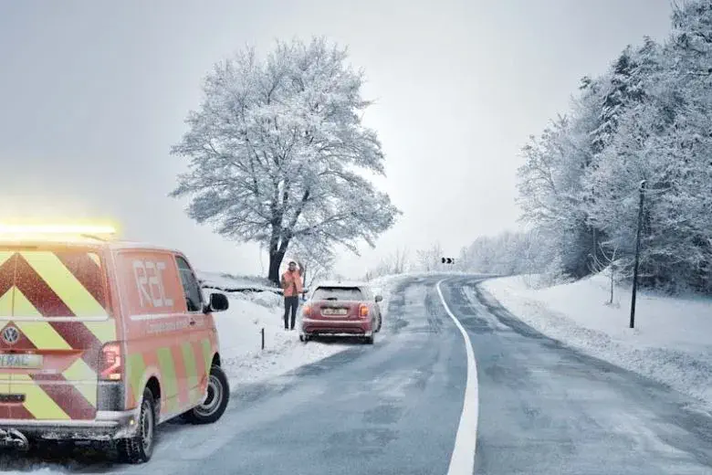 ماشین امداد جاده ای در زمستان